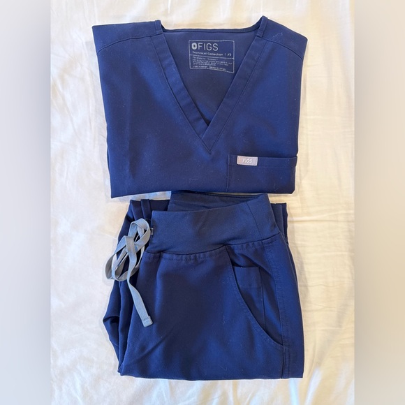 FIGS Navy Blue Women's Scrub Set - Picture 1 of 2